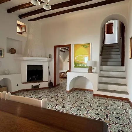 Villa Casa Bacco, Capistello