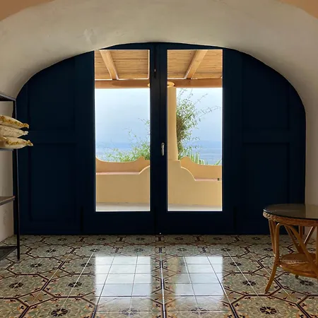 Villa Casa Bacco, Capistello Città di Lipari